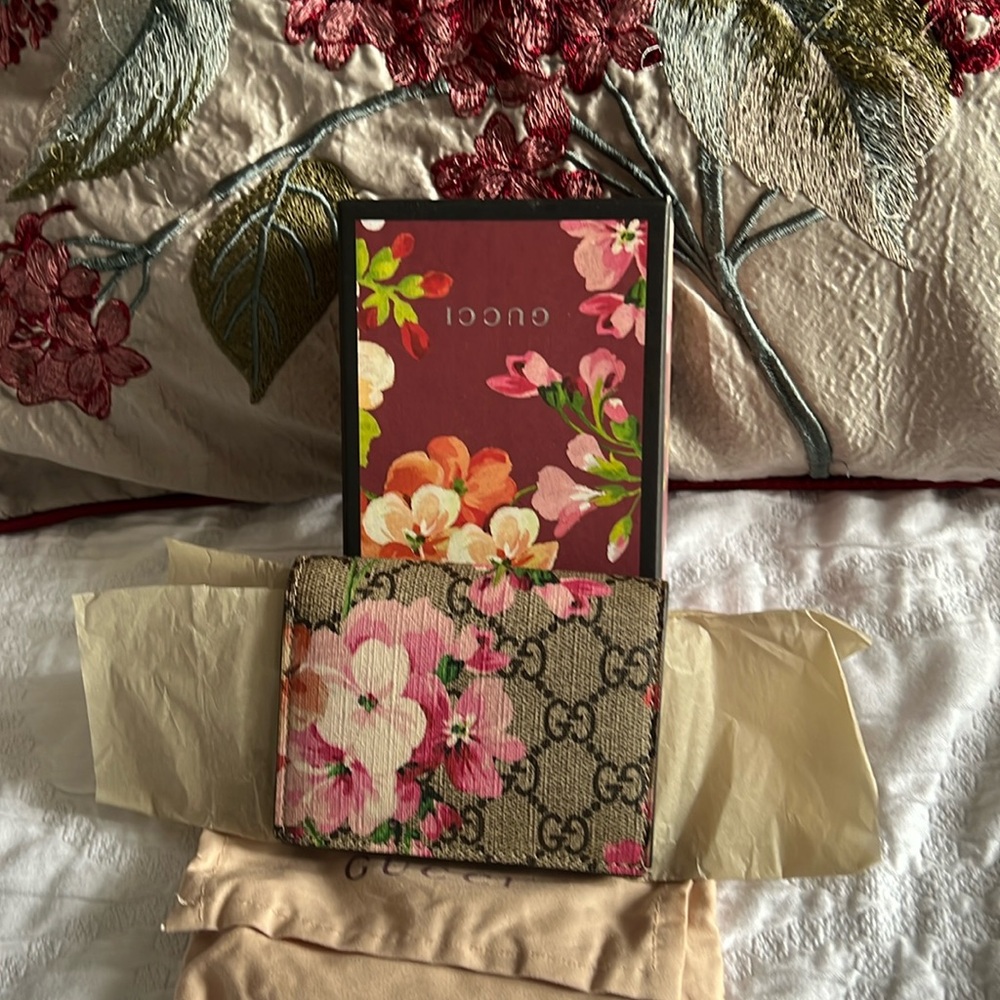 Gucci floral wallet